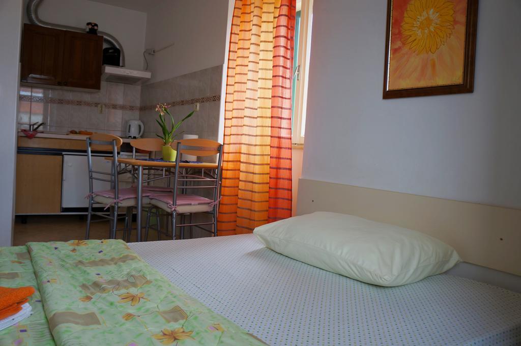 Kamena Apartment & Studio Makarska Buitenkant foto